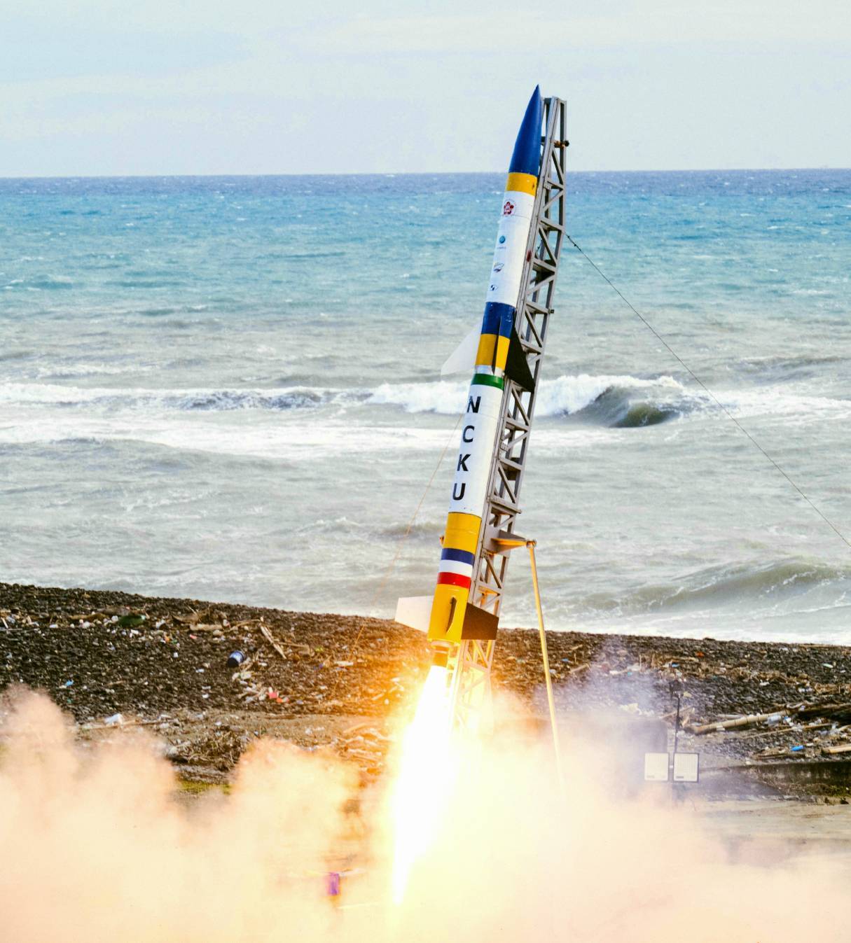 NCKU successfully launched a two-section hybrid rocket on November 8 at Pingtung County, Taiwan