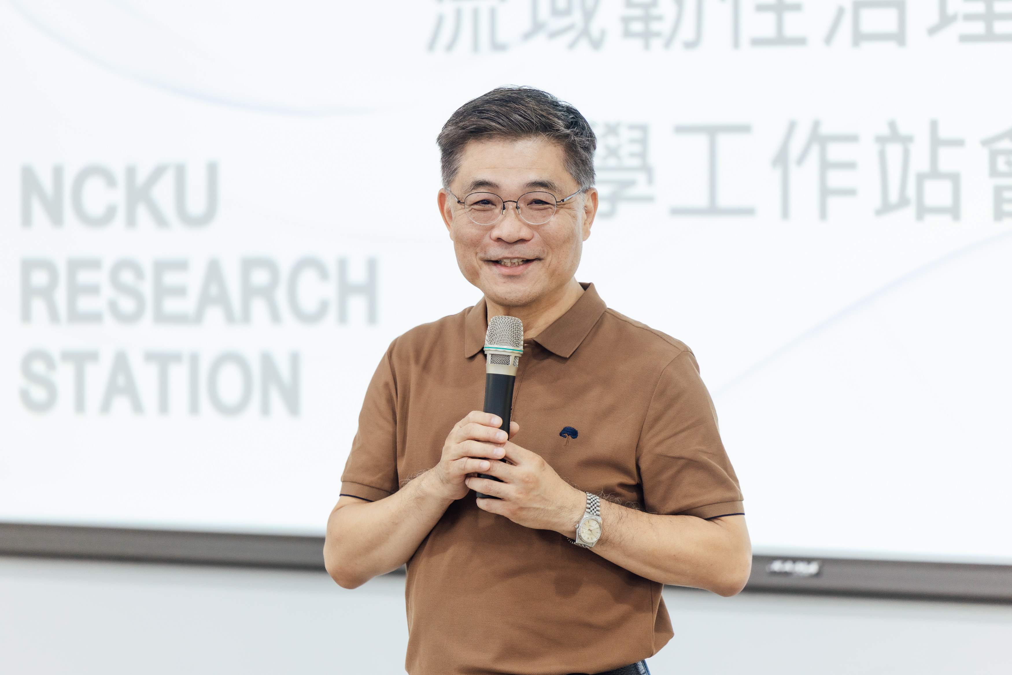 NCKU President Meng-Ru Shen led the team members to attend the meeting